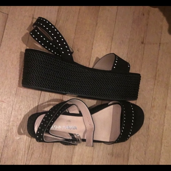 Brand new from Fashion Nova. Never been worn. - Picture 3 of 3